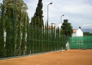 Теннисный корт на горе